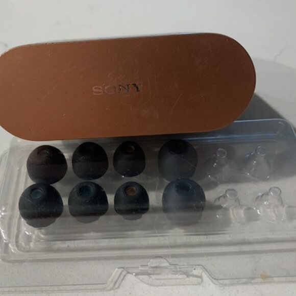 Sony noise-cancelling wireless headphones - Picture 5 of 5